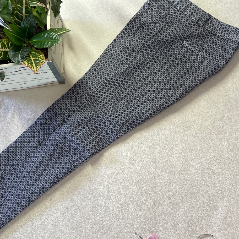 045-Banana Republic Navy and Gray Cropped Pants